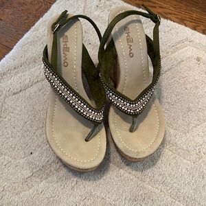Skemo wedge heels green crystals size 9 but fits like an 8.5
